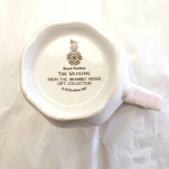 "The Wedding" mug from the Brambly Hedge series by Royal Doulton. - Picture 7 of 7